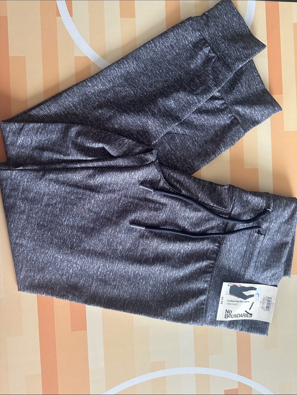 No Boundaries Men's Charcoal Heather Jogger Sweatpants